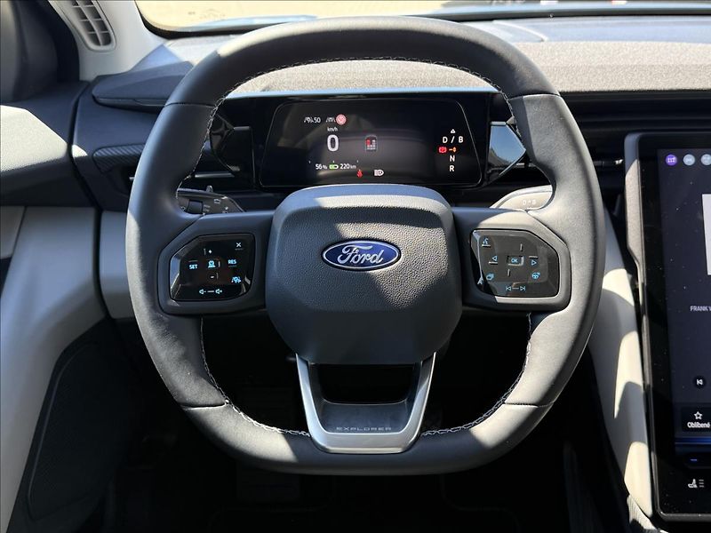 Ford Explorer BEV Premium 210kW - fotka 18 z 36
