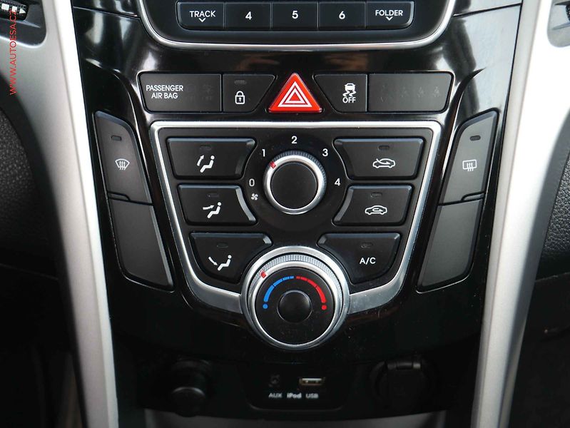 Hyundai i30 (2016) 1.6 GDi, ČR, AC, TZ, tempo - fotka 13 z 15