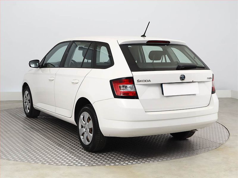 Škoda Fabia (2015) 1.4 TDI, nová STK, slušný stav - fotka 4 z 11