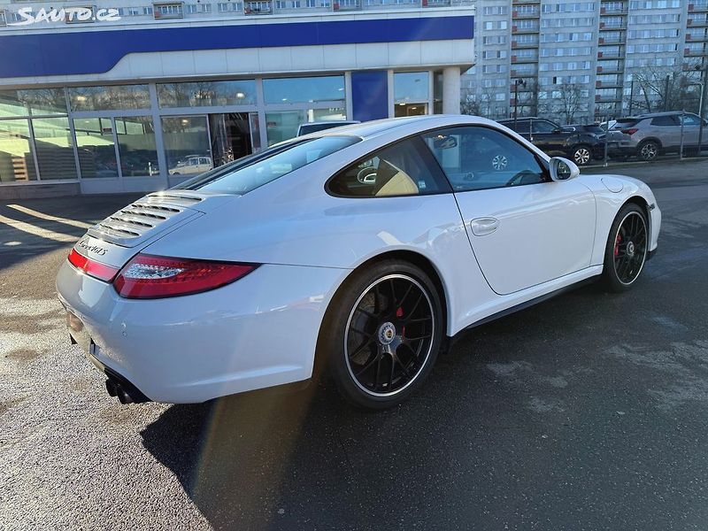 Porsche 911 4 GTS - fotka 6 z 38