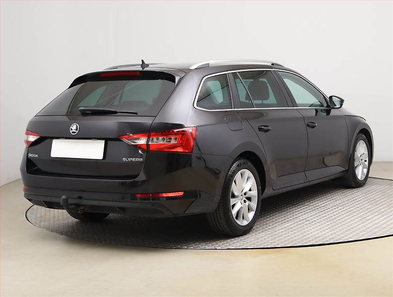 Škoda Superb (2018) Ambition 1.6 TDI, Bi-Xenony - fotka 5 z 20