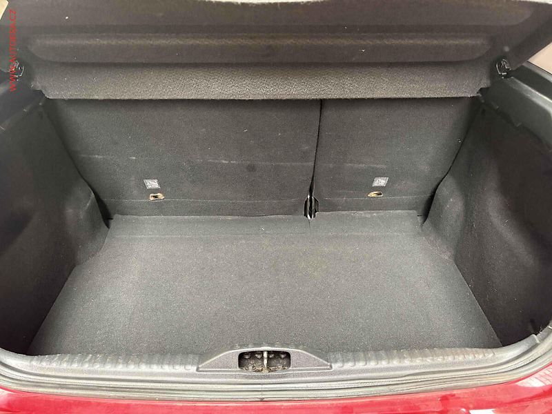 Citroën C3 (2018) 1.2i, AC - fotka 7 z 15