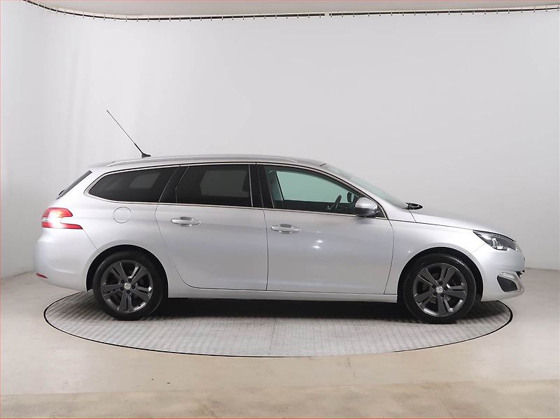 Peugeot 308 (2017) 1.6 BlueHDi, Serv.kniha, Navi - fotka 6 z 17