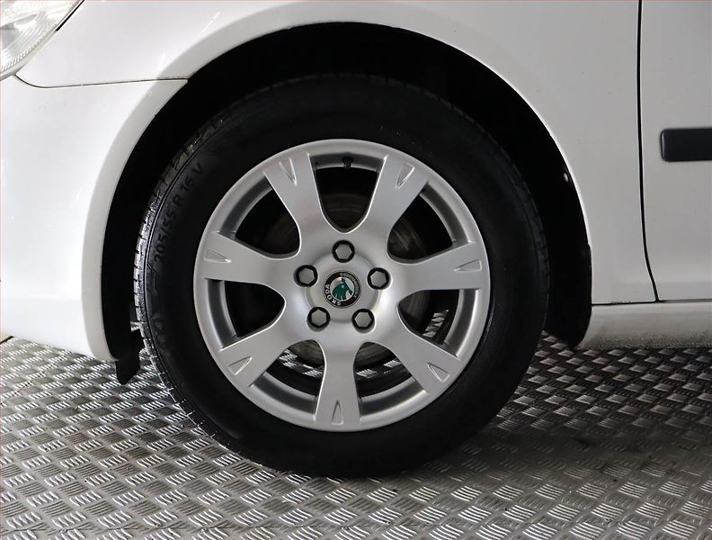 Škoda Octavia (2011) 1.6 TDI, nová STK, slušný stav - fotka 15 z 16
