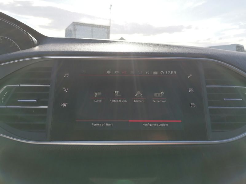 Peugeot 308 (2018) 2.0 HDi SW GT-Line 130kW A/T - fotka 14 z 28