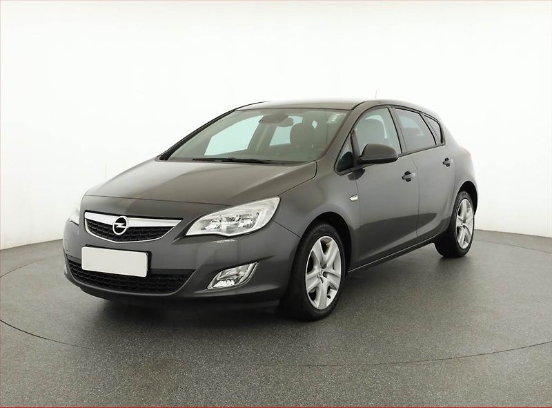 Opel Astra (2011) 1.4 T, Serv.kniha, Tempomat - fotka 2 z 12