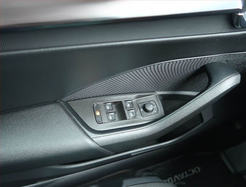 Škoda Octavia (2022) Ambition 2.0 TDI, ČR,1.maj - fotka 15 z 15
