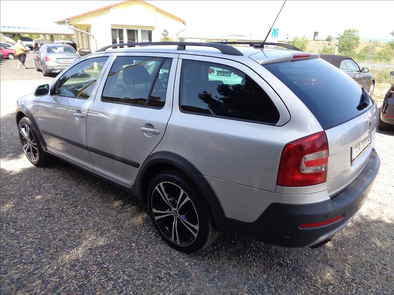 Škoda Octavia 2,0   scout - fotka 7 z 18