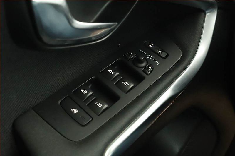 Volvo V40 (2014) 1.6 D2, Automat, Xenony - fotka 11 z 14