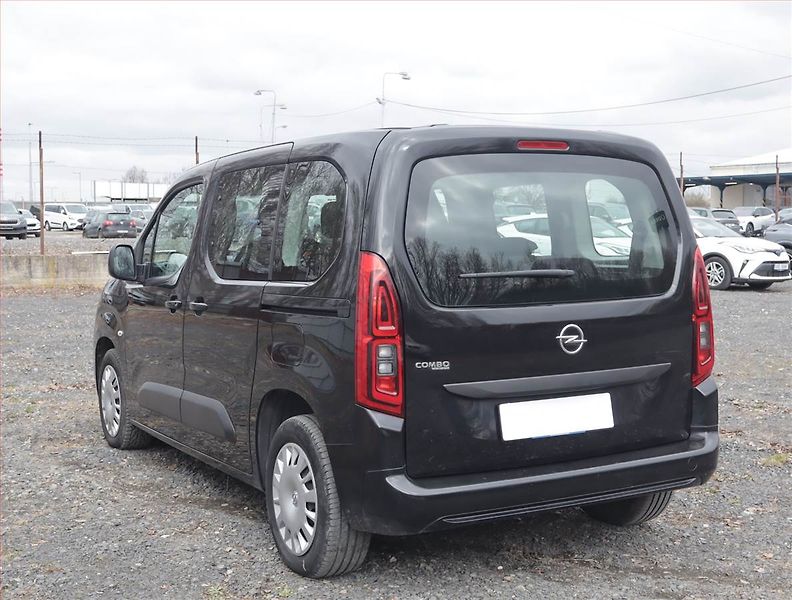 Opel Combo (2020) Edition 1.2 Turbo, 7Míst, 1Maj - fotka 4 z 18