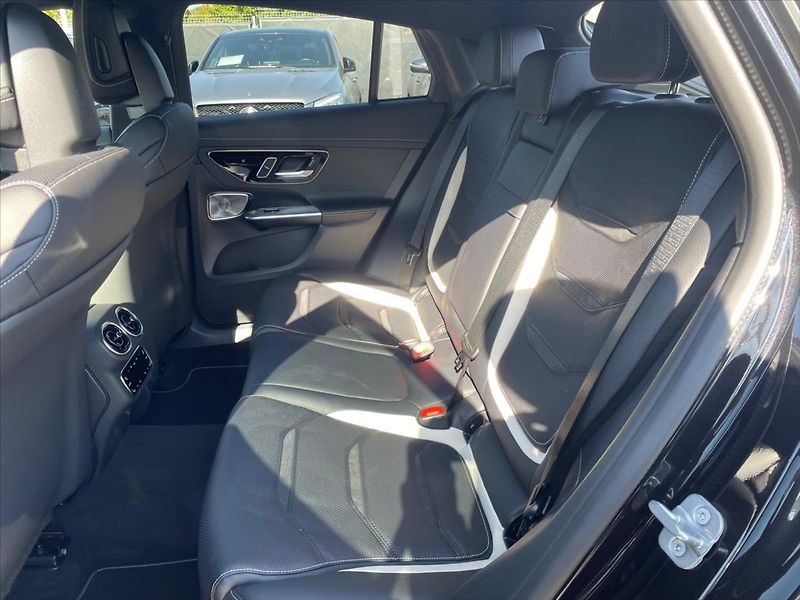 Mercedes-Benz GLC 3.0 Mercedes-AMG 53 4MATIC+ ku - fotka 12 z 26