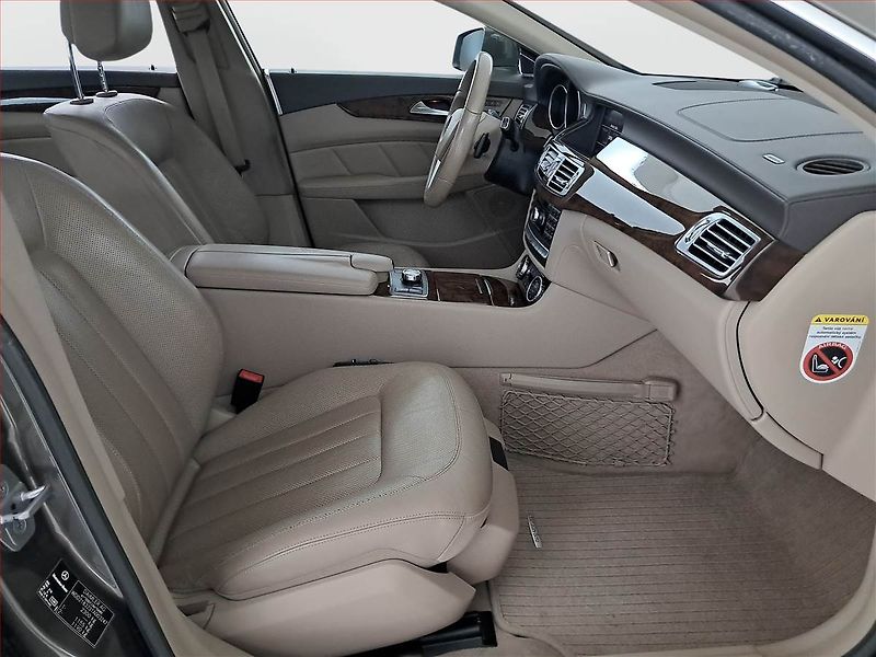 Mercedes-Benz CLS (2011) 350 CDI, Automat, Kůže, Navi - fotka 9 z 21