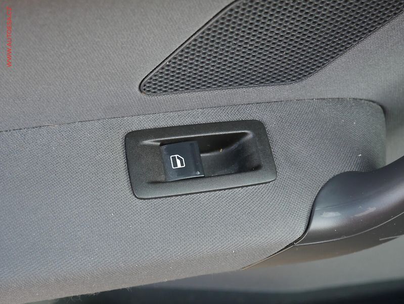Volkswagen Touran (2010) 1.2 TSi, Trendline, výhřev - fotka 12 z 16