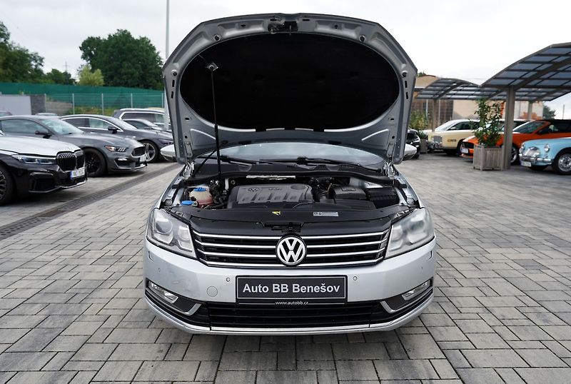 Volkswagen Passat 2.0 TDI DSG 140PS/navigace - fotka 9 z 32