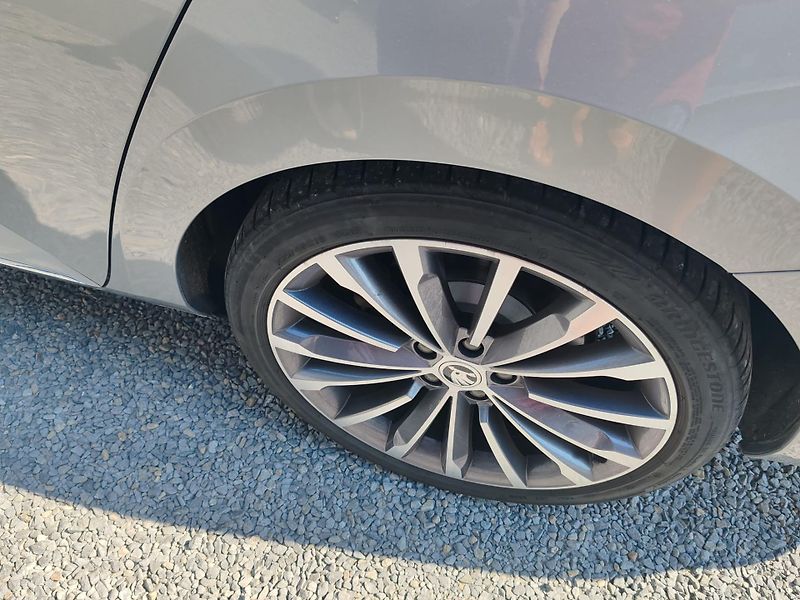Škoda Superb 2.0 TDI Laurin & Klement 4x4  - fotka 21 z 40