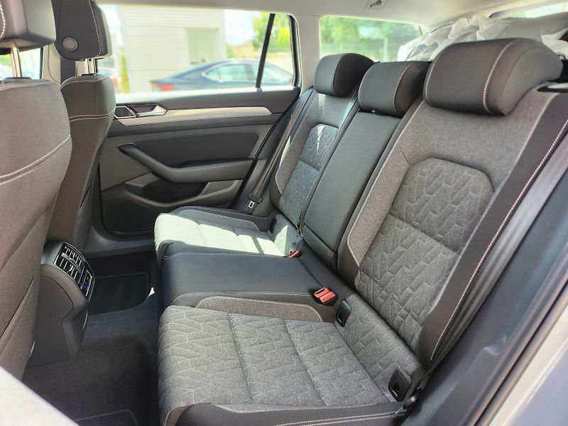 Volkswagen Passat 2.0TDI 110kw DSG Variant - fotka 21 z 26