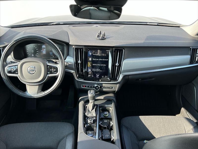 Volvo V90 2,0 187kW 8AT 2WD MOMENTUM  T5 - fotka 5 z 24
