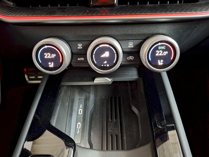 Škoda Superb (2025) iV SportLine DSG 1,5TSi 150kW - fotka 31 z 35