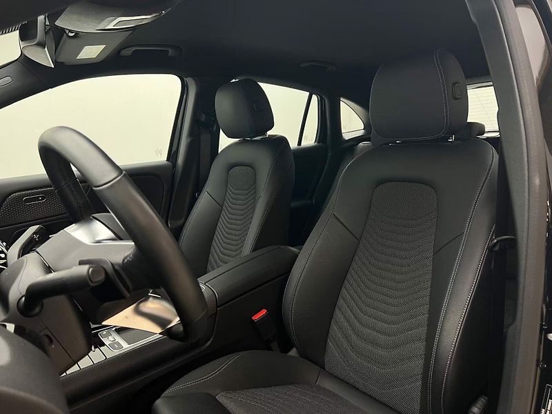 Mercedes-Benz GLA 200 Kamera LED DAB - fotka 9 z 18