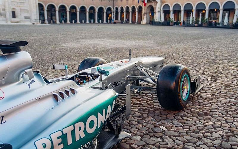 Mercedes-AMG Petronas F1 W04 Lewise Hamiltona z roku 2013