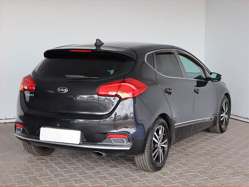 Kia Ceed (2012) Gold 1.6 GDI, Serv.kniha, Navi - fotka 5 z 19