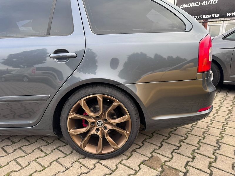 Škoda Octavia (2012) DSG 2,0 TDI 125 KW FACE PĚKNÁ - fotka 14 z 49