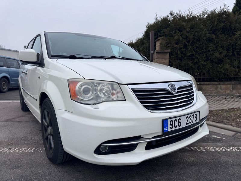 Lancia Voyager (2012) 3,6 DVD Gold RT  2012 - fotka 6 z 21