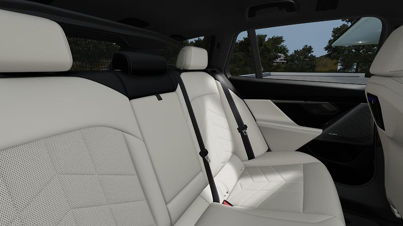 BMW Řada 5 550e xDrive Touring - fotka 12 z 14