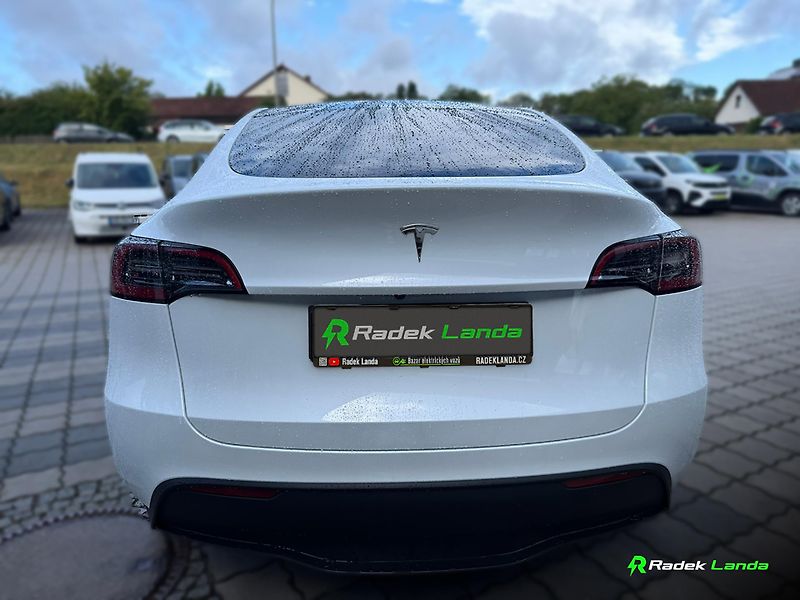 Tesla Model Y (2023) RWD, 255 kW, LFP - fotka 6 z 12