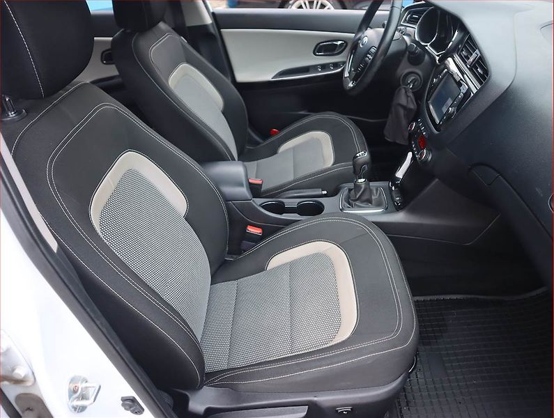 Kia Ceed (2018) 1.4 MPI, Serv.kniha, Navi - fotka 9 z 19