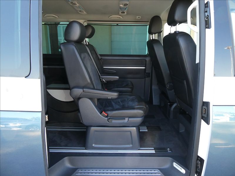 Volkswagen Multivan 2,0 TDi DSG Highline,1.majitel - fotka 31 z 50