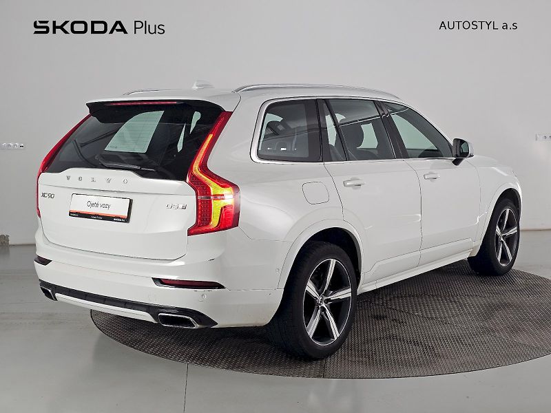 Volvo XC90 (2016) 2.0D 5D 173kW R-desing - fotka 2 z 27