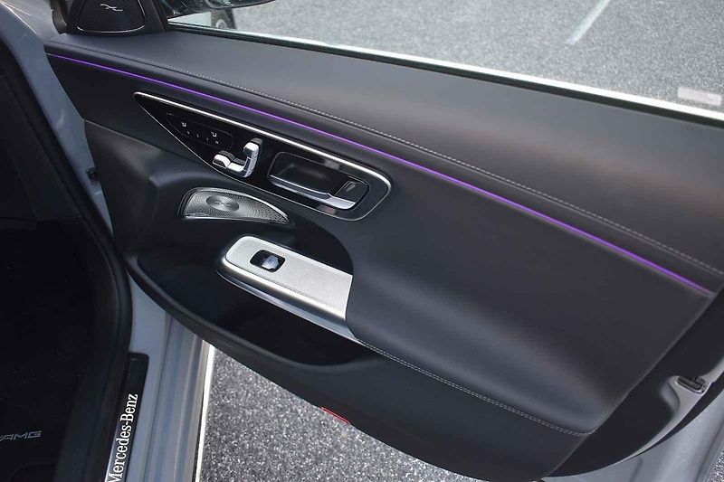 Nový Mercedes-E je současně důstojný i naprosto moderní