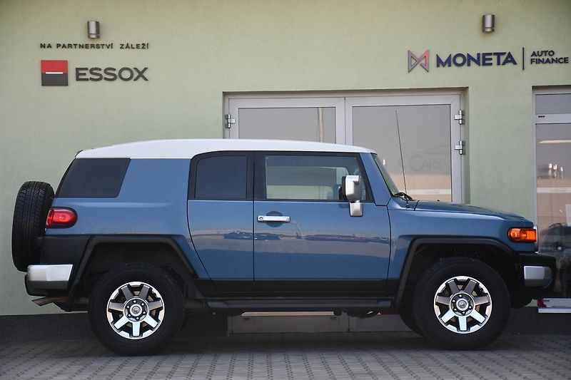 Toyota FJ Cruiser 4,0 VVT-i V6 AWD AT - fotka 6 z 50