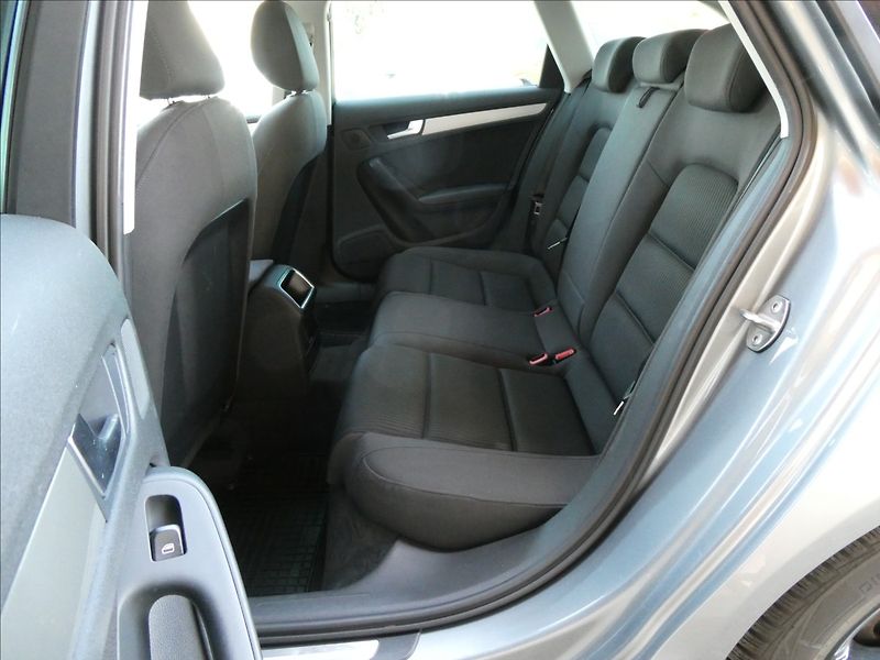 Audi A4 2,0 TDi 125kW serviska,NAVI - fotka 21 z 40