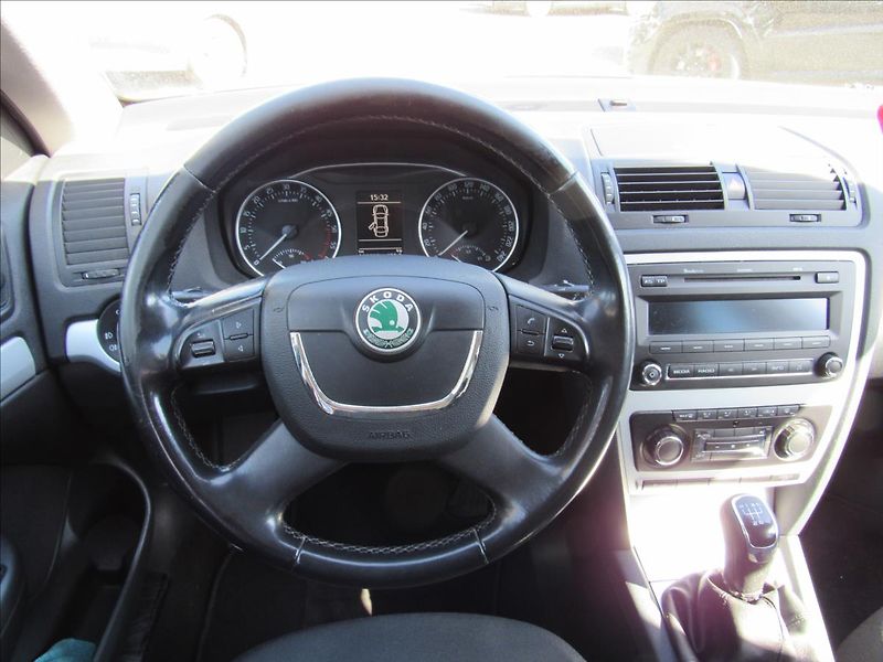 Škoda Octavia 1,6 TDI 77kW Combi - fotka 12 z 27