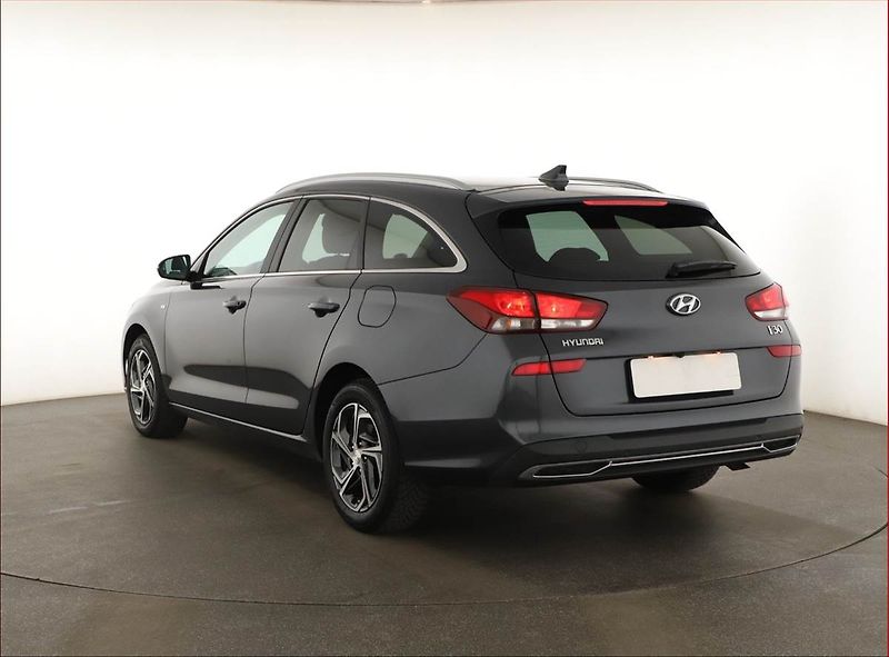 Hyundai i30 (2024) Family Smart 1.5 T-GDI - fotka 4 z 20