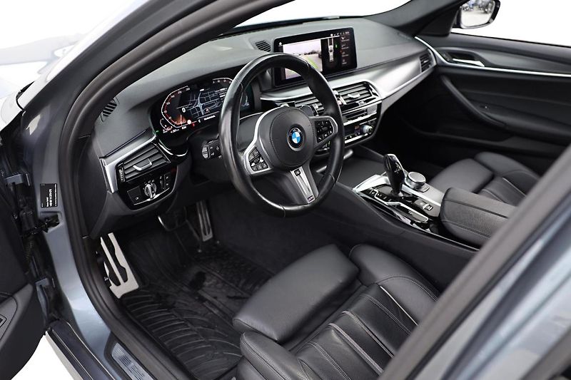 BMW Řada 5 530d xDrive Touring - fotka 8 z 14