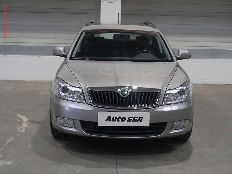 Škoda Octavia (2011) 1.4TSI, 1.maj,ČR, Ambition, - fotka 2 z 16