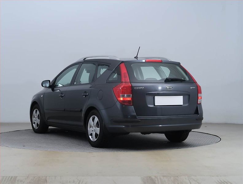 Kia Ceed (2010) EX 1.4 CVVT, ČR,1.maj - fotka 4 z 14