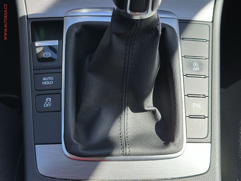 Volkswagen Passat (2014) 2.0 TDi, 2.maj,ČR, STK2/28 - fotka 18 z 20