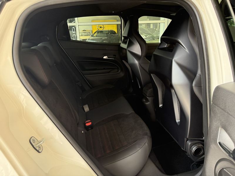Alfa Romeo Junior (2025) Ibrida Q4 Speciale 1.2 Turbo H - fotka 20 z 22
