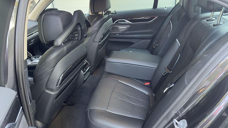 BMW Řada 7 (2022) 3.0 /250kW - fotka 15 z 21