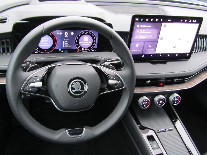 Škoda Superb IV Combi 4x4 L&K 2.0 TDI /142k - fotka 18 z 30