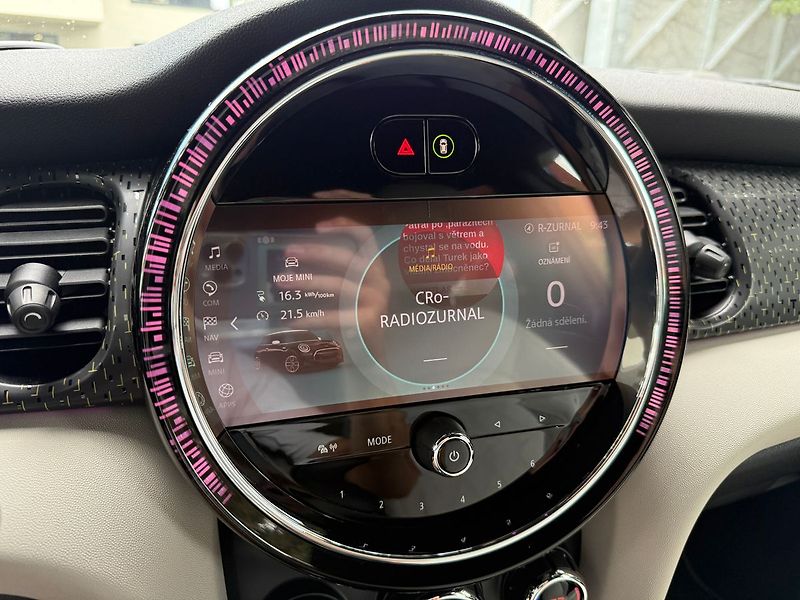 Mini Cooper SE 135 kW HUD REZERVACE - fotka 16 z 33