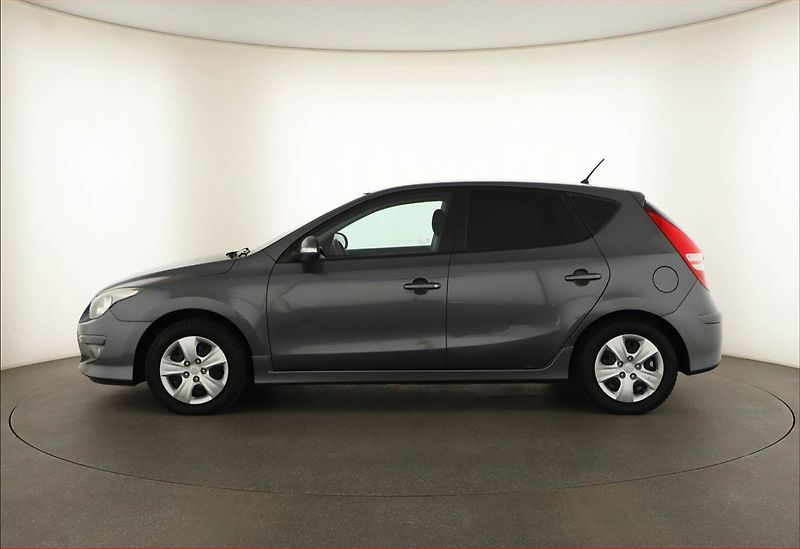 Hyundai i30 (2011) 1.4 CVVT, Tempomat - fotka 3 z 12