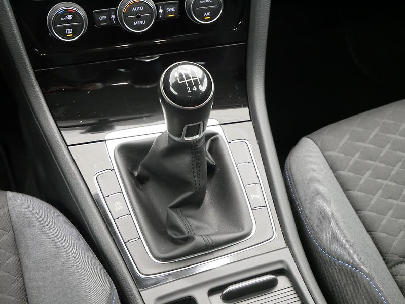 Volkswagen Golf - fotka 23 z 26
