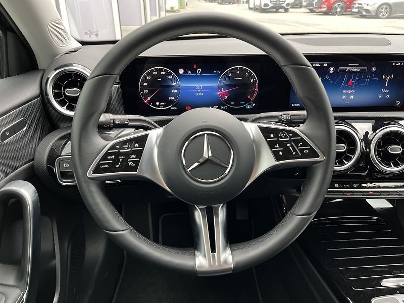 Mercedes-Benz Třídy A A-Třída 200 Progressive Line - fotka 11 z 21