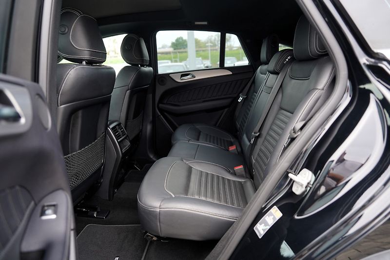 Mercedes-Benz GLE 350d 4Matic AMG/260PS/ČR - fotka 34 z 43