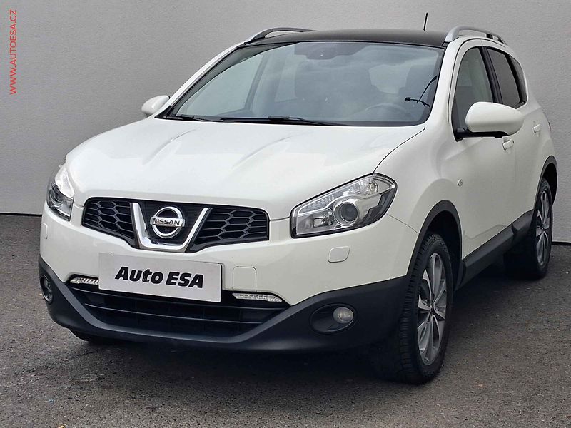 Nissan Qashqai (2012) 2.0 4x4, Tekna, xenon, navi - fotka 3 z 19